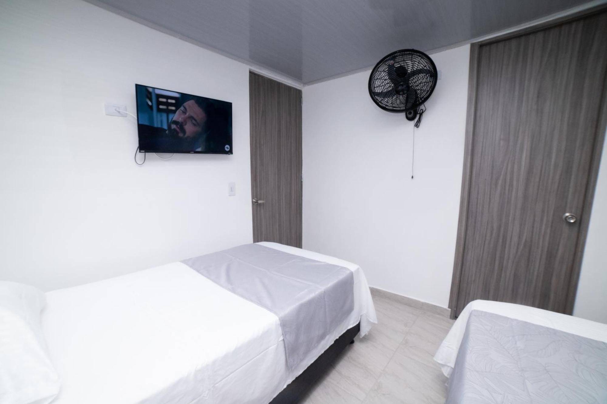 Tropical Hostal *